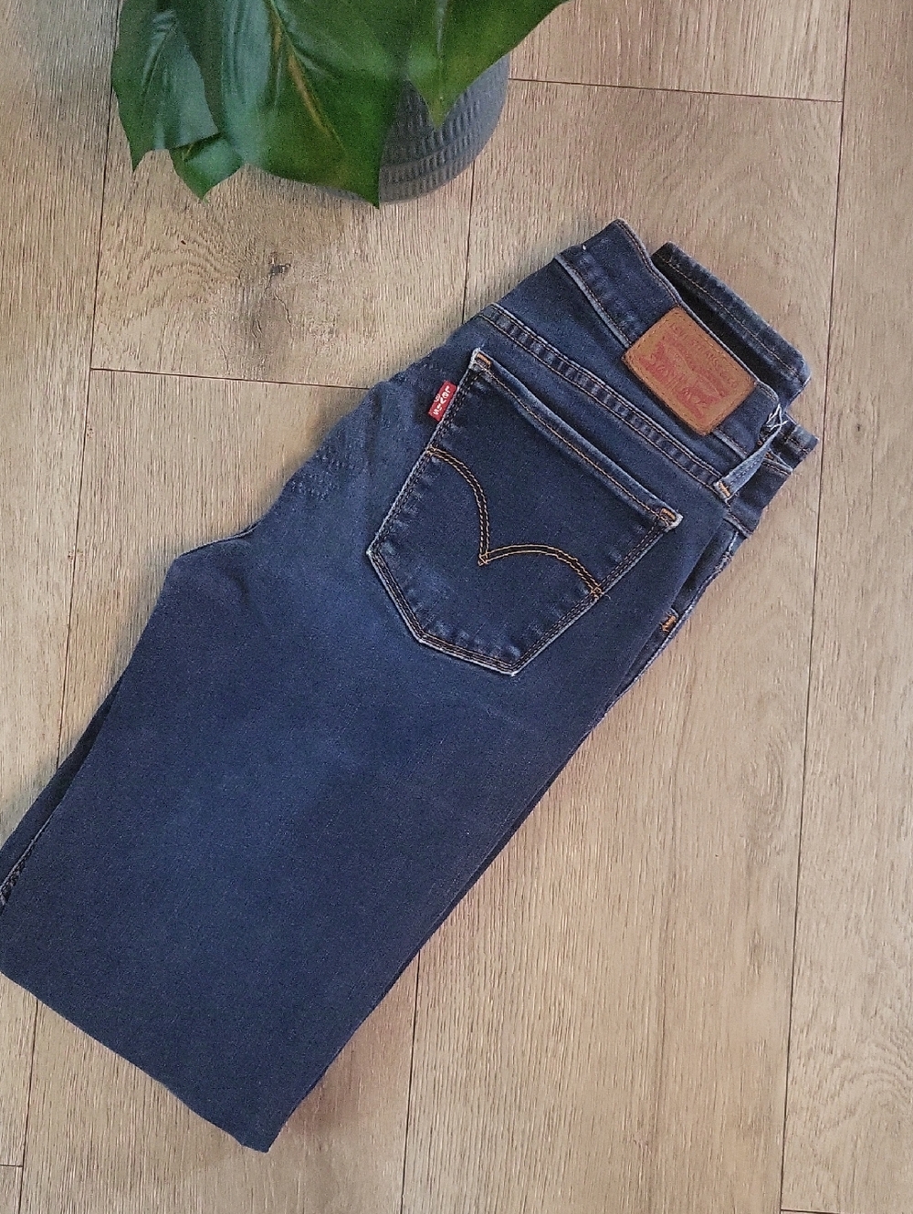 Levi Size 27 Classic Dark Blue Women's Skinny Jeans
